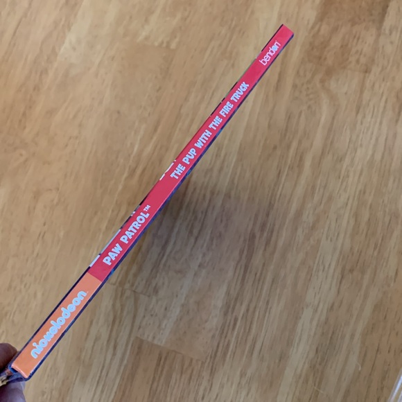 ❤️🎁NEW Paw Patrol Hardcover HC Book The Pup With The Fire Truck - Picture 10 of 12